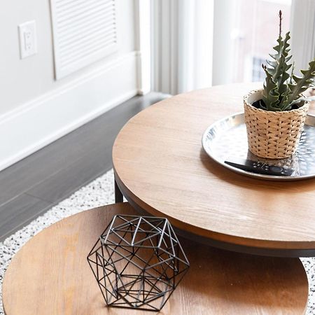 Dwtn Condo Near Cn Tower! W/ Free Parking Toronto Eksteriør bilde