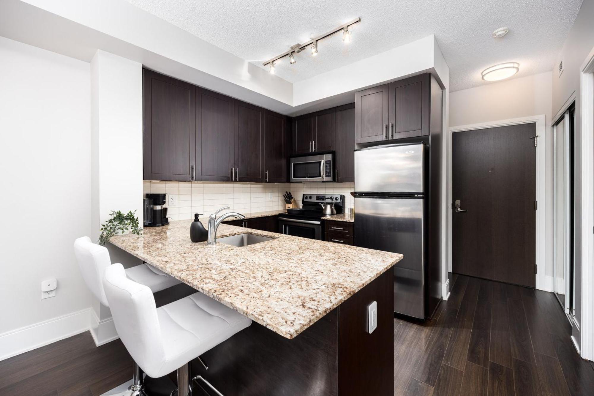 Dwtn Condo Near Cn Tower! W/ Free Parking Toronto Eksteriør bilde
