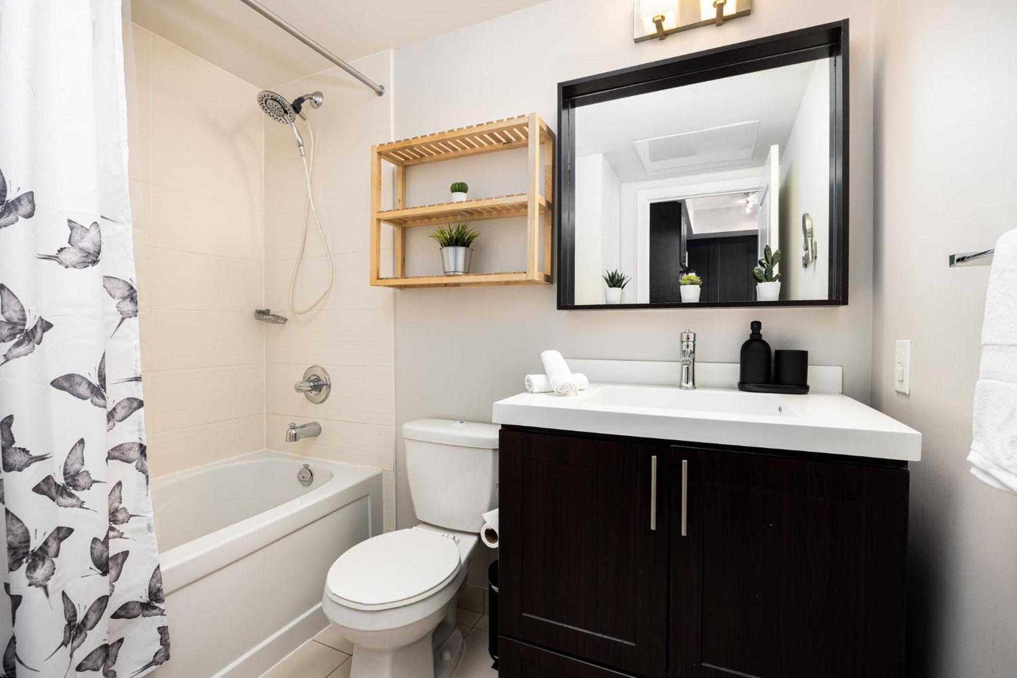 Dwtn Condo Near Cn Tower! W/ Free Parking Toronto Eksteriør bilde