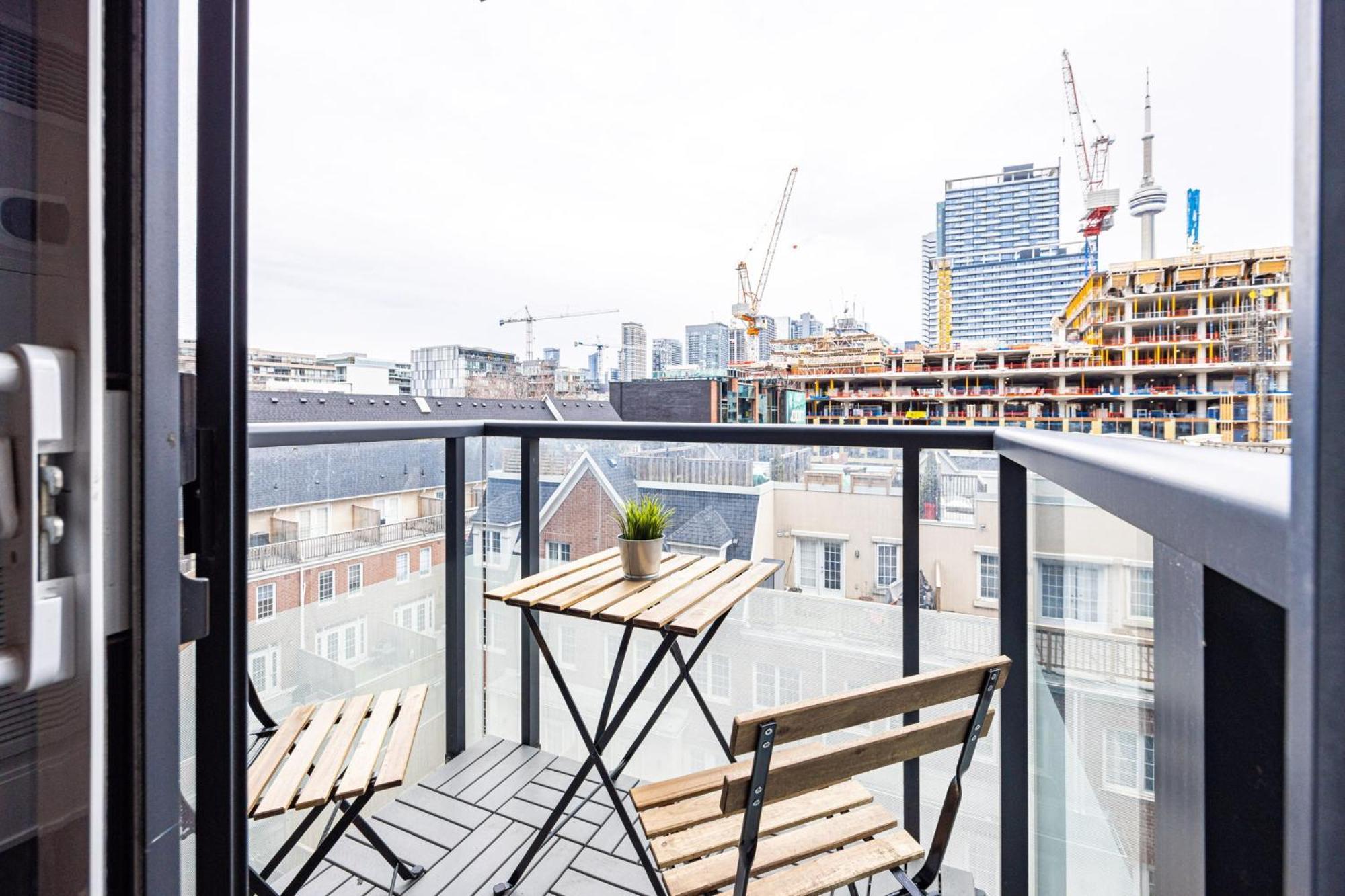 Dwtn Condo Near Cn Tower! W/ Free Parking Toronto Eksteriør bilde